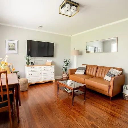 Villa Cozy Getaway Mins To Downtown, Broadway Airport